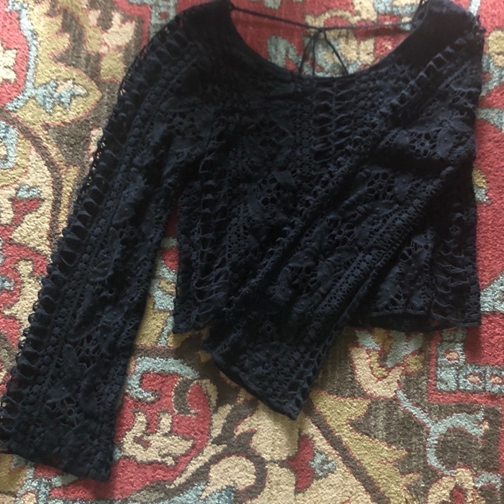 Women’s cropped lace top with open back - Picture 2 of 5